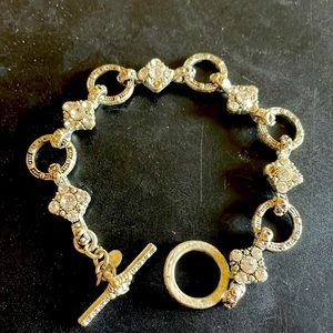 Silver antique looking bracelet with cubic zirconia stones